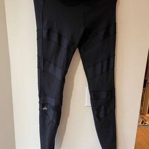 ALO YOGA LEGGINGS